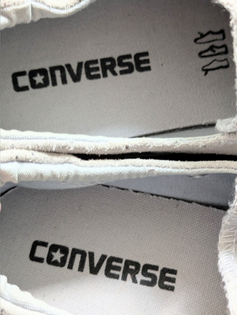 Converse Leather Light Gray Low-Top. Like New. Size 7 - Picture 3 of 12
